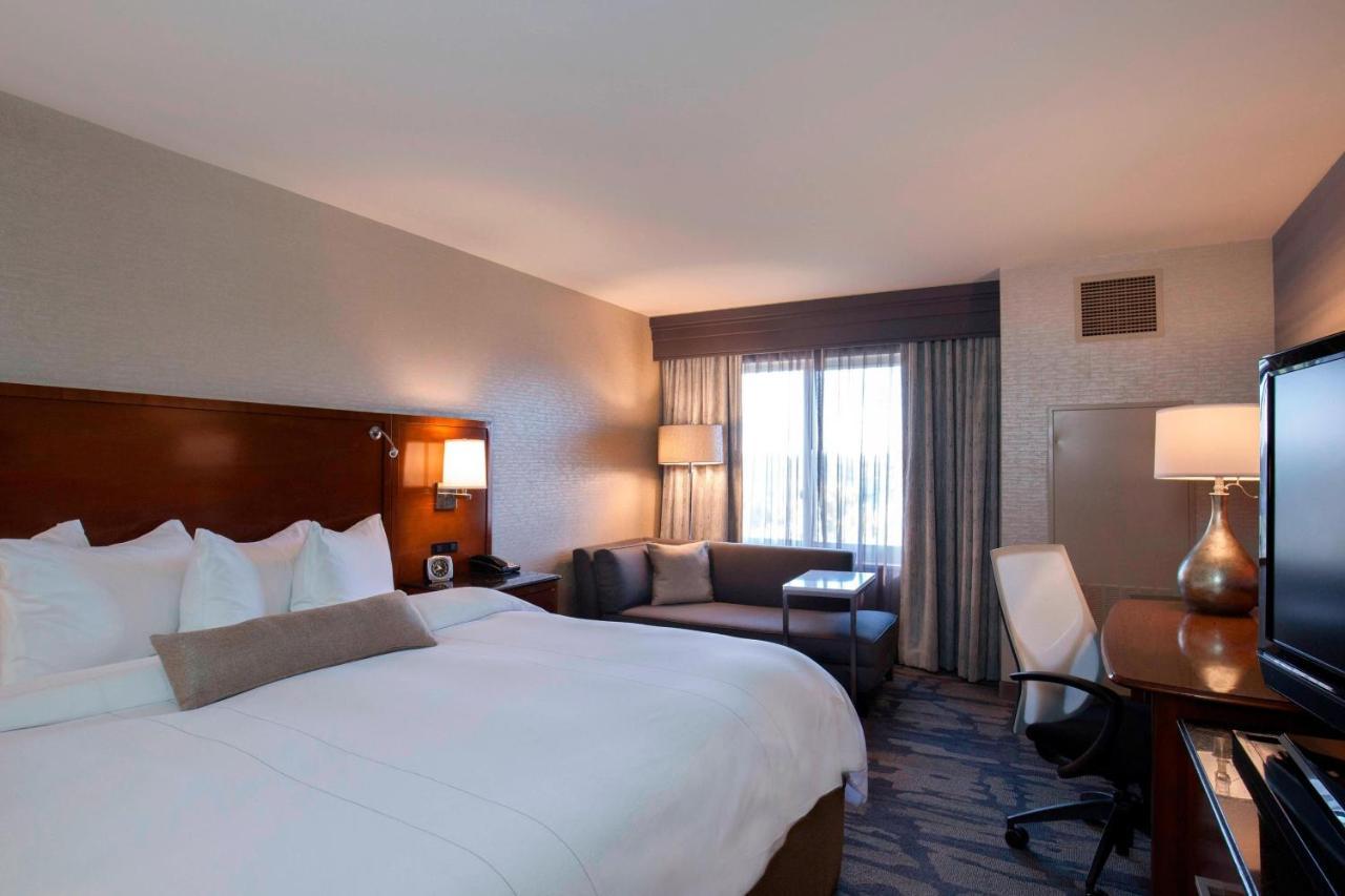 Rochester Airport Marriott Екстер'єр фото
