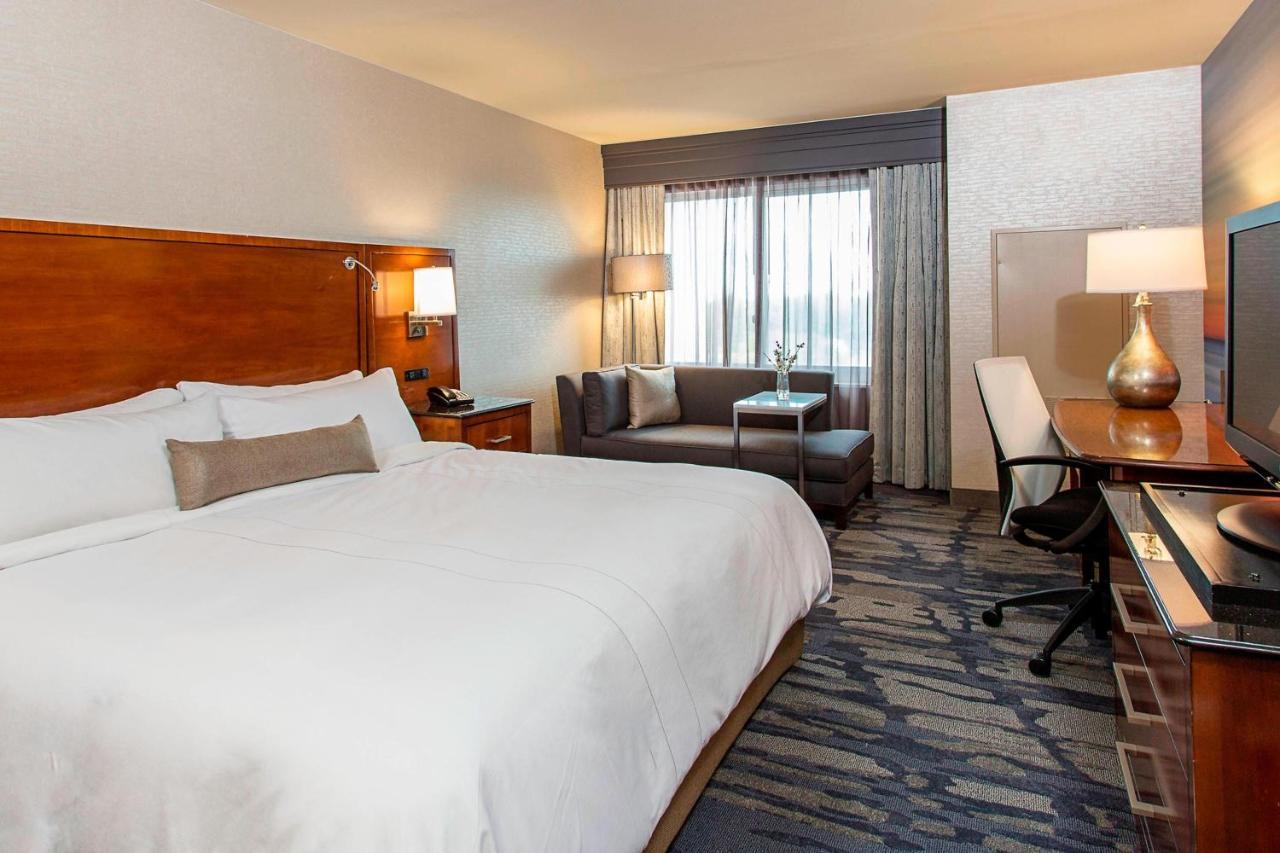 Rochester Airport Marriott Екстер'єр фото