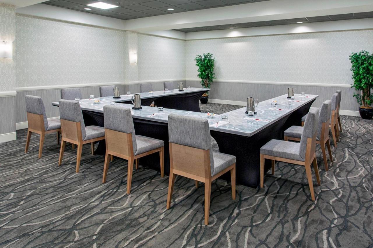 Rochester Airport Marriott Екстер'єр фото
