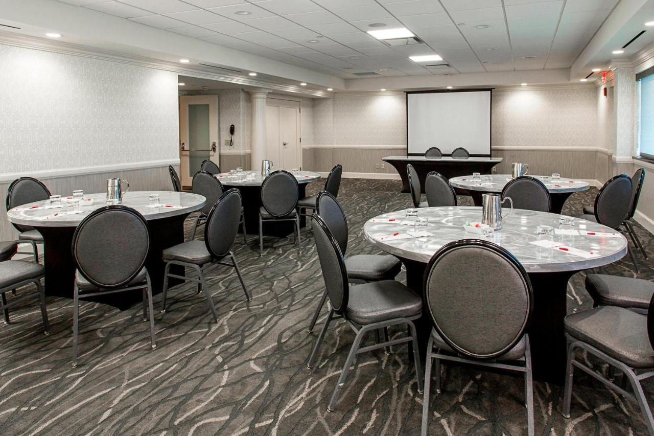 Rochester Airport Marriott Екстер'єр фото
