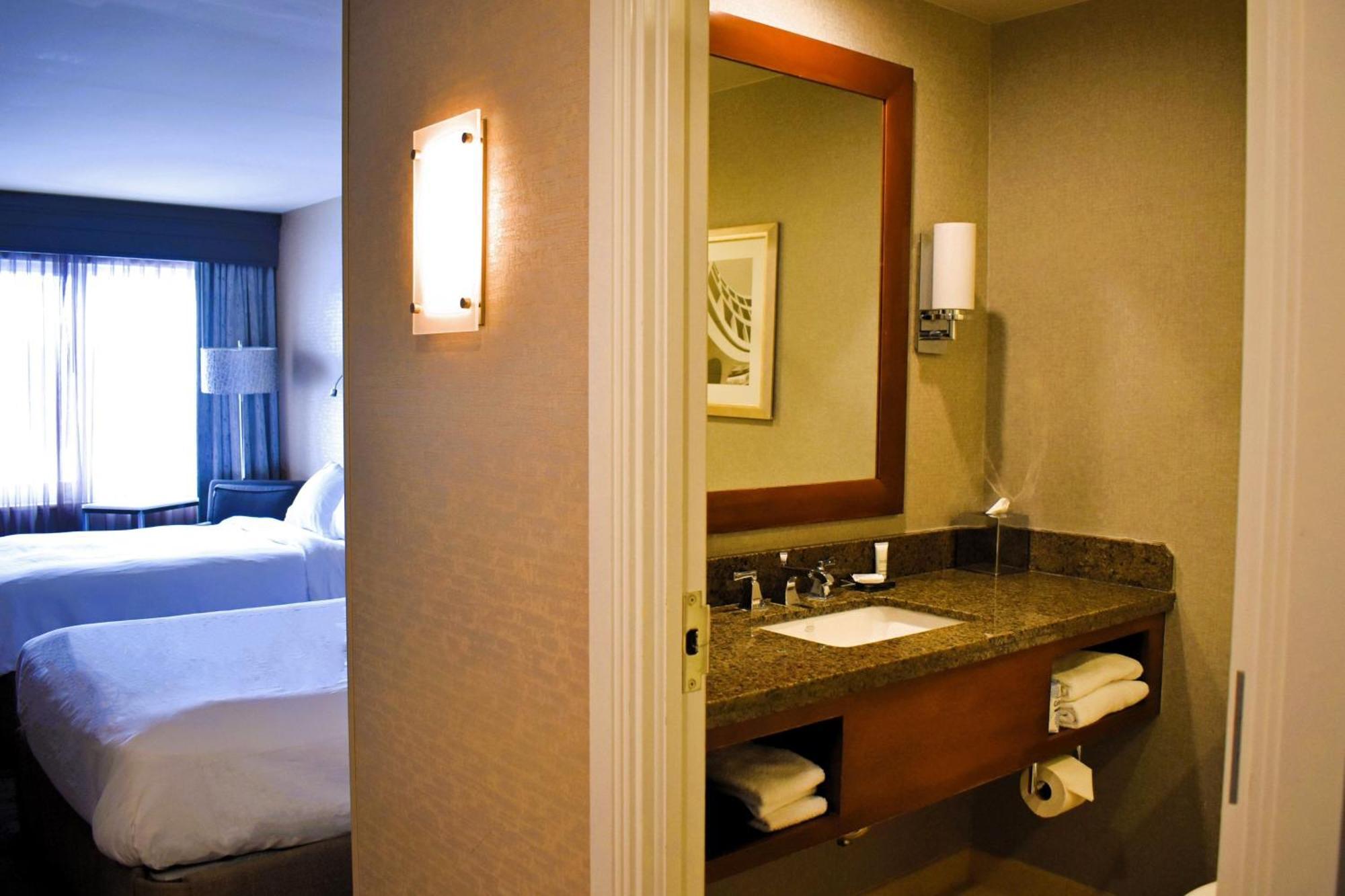 Rochester Airport Marriott Екстер'єр фото