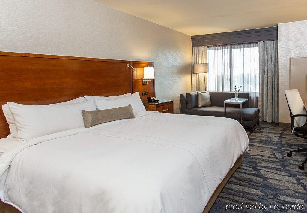 Rochester Airport Marriott Екстер'єр фото
